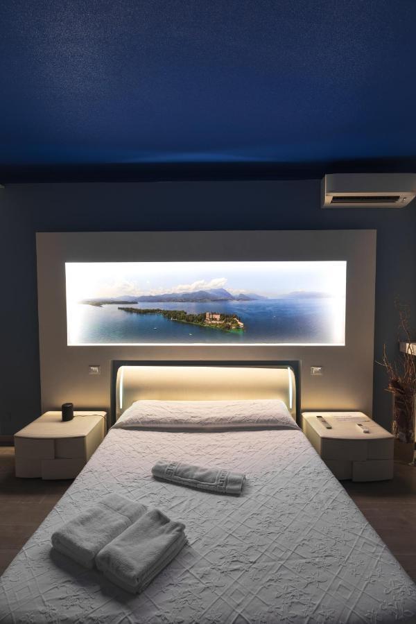 Garda Fantasy Apartment - Jacuzzi Desenzano del Garda Exterior photo